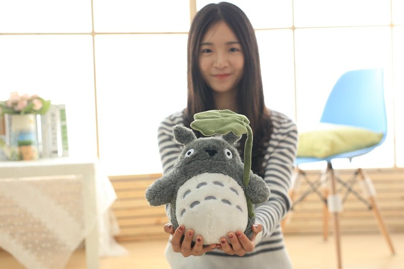 Studio Ghibli's My Neighbor Totoro Fluffy Plush - Bigem's Otaku BoutiquePlushie'sasdfasdfasd-1Studio Ghibli's My Neighbor Totoro Fluffy PlushPlushie'sBigem's Otaku Boutique Bigem's Otaku Boutiqueasdfasdfasd-1Hold Lotus Leaf30cmFluffykawaii plushiecuddly plushie