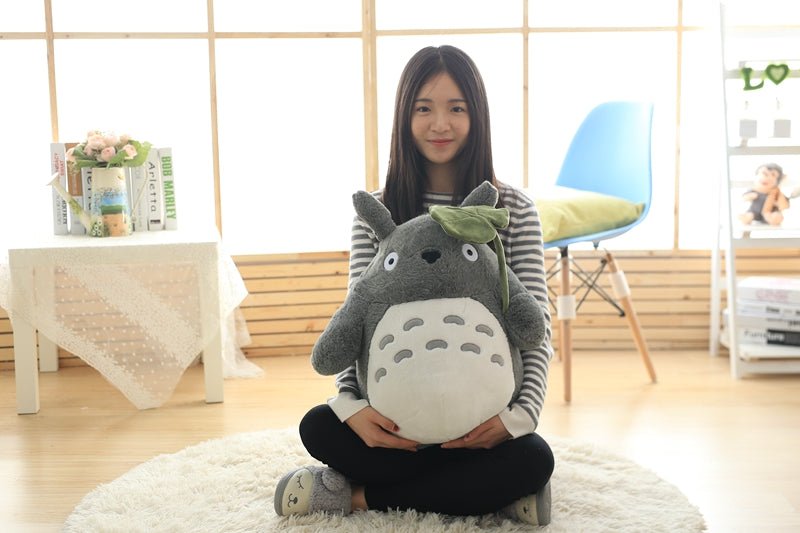 Studio Ghibli's My Neighbor Totoro Fluffy Plush - Bigem's Otaku BoutiquePlushie'sasdfasdfasd-1Studio Ghibli's My Neighbor Totoro Fluffy PlushPlushie'sBigem's Otaku Boutique Bigem's Otaku Boutiqueasdfasdfasd-1Hold Lotus Leaf30cmFluffykawaii plushiecuddly plushie